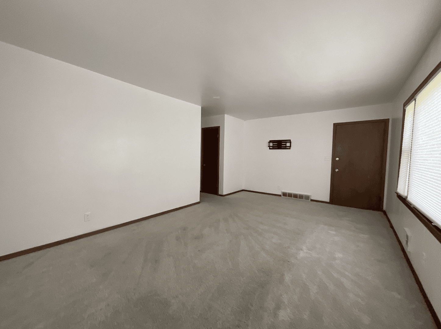 West Allis Apartment: 2552 S 96th St