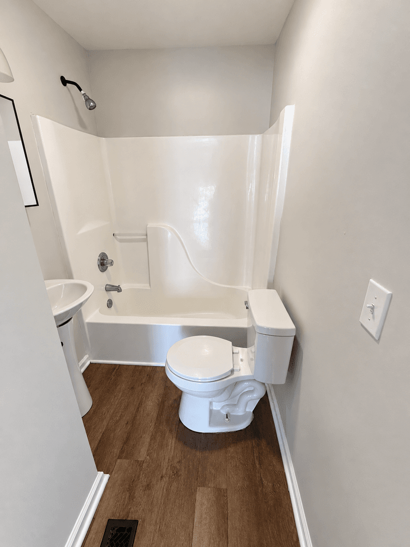 Graham House: 901 Checker St