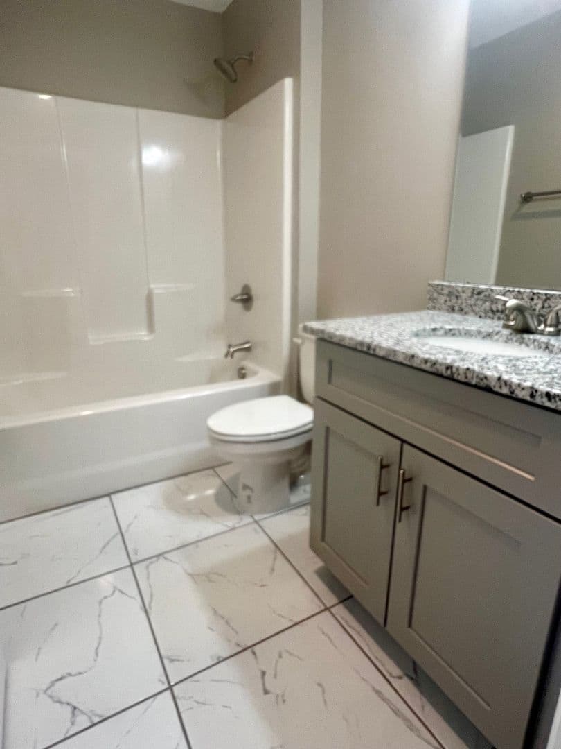 Graham Apartment: 317 E. GILBREATH STREET