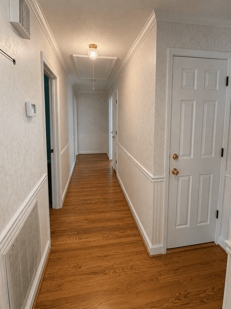 Burlington House: 3562 Durham St Ext
