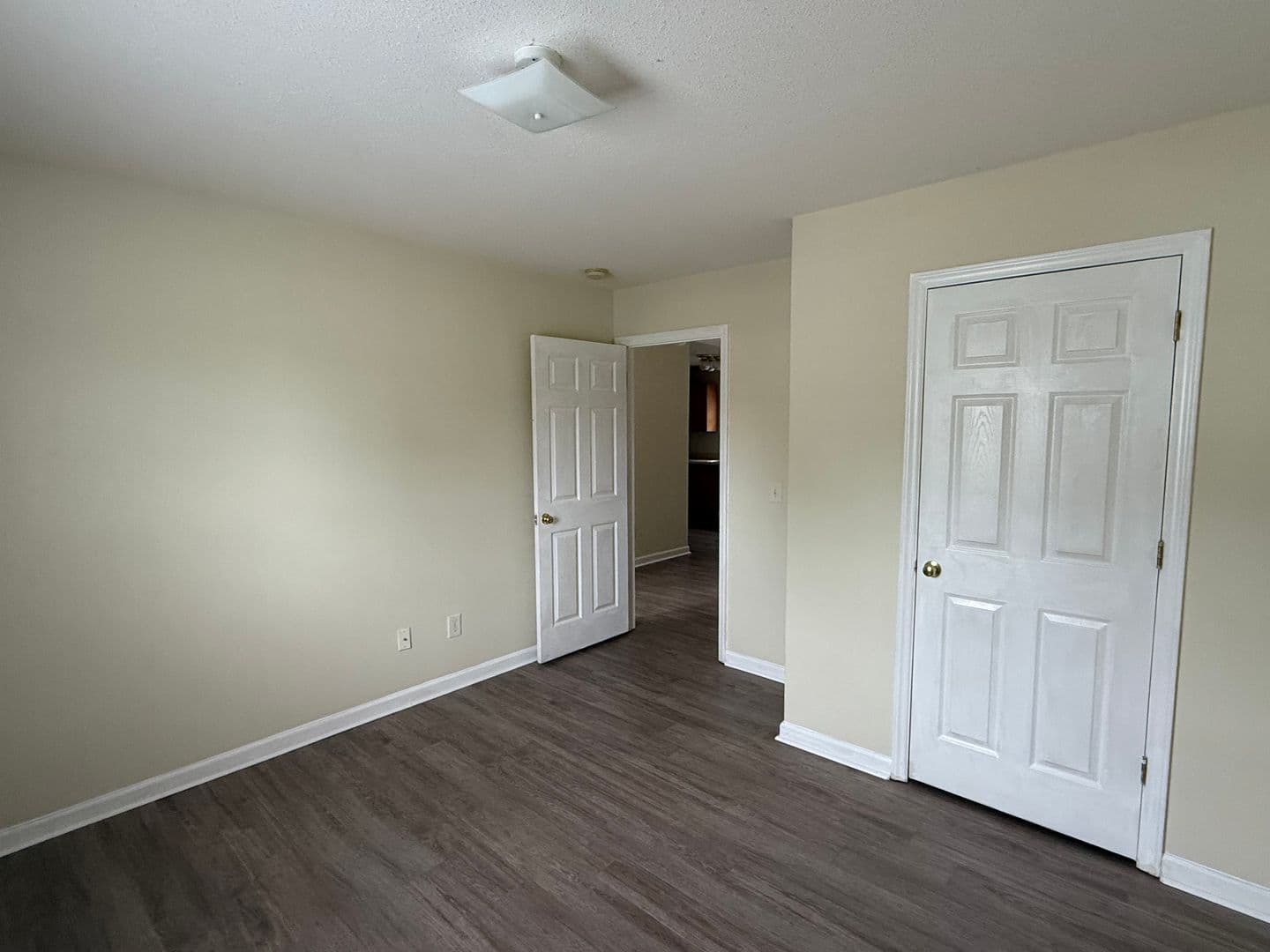 Graham Apartment: 614 East Parker St - Q