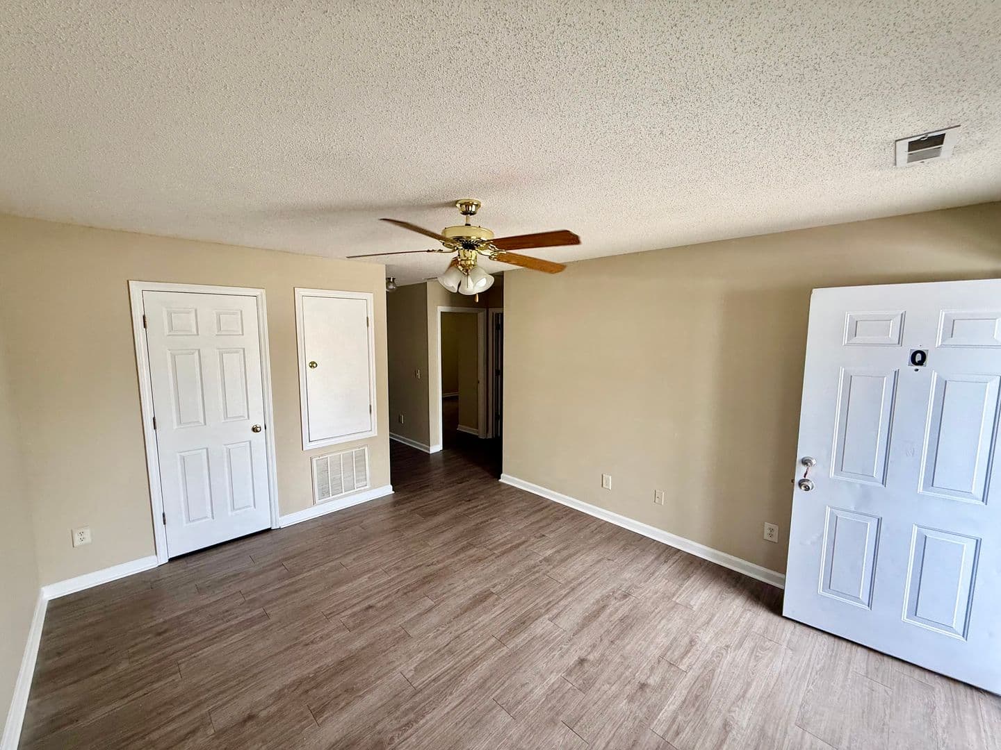 Graham Apartment: 614 East Parker St - Q