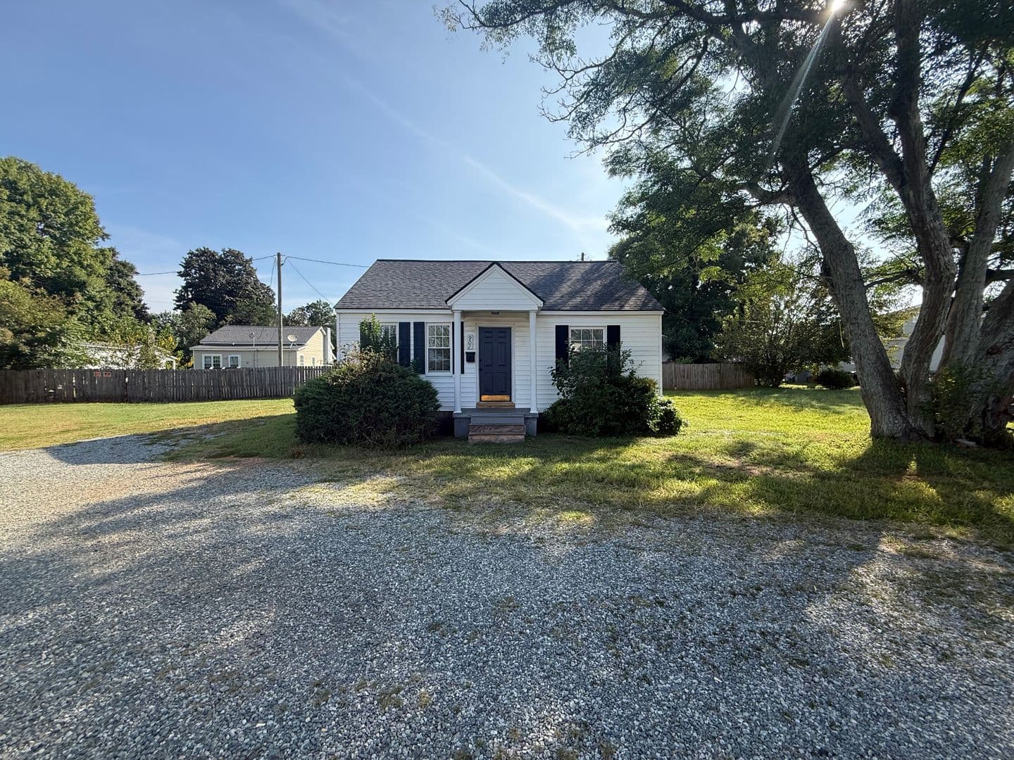 Graham House: 901 Checker St
