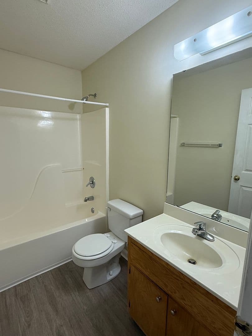 Graham Apartment: 614 East Parker St - Q