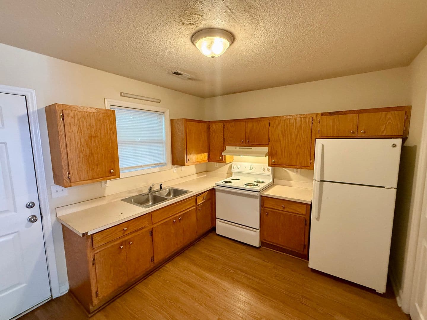 Graham Apartment: 614 East Parker St - J