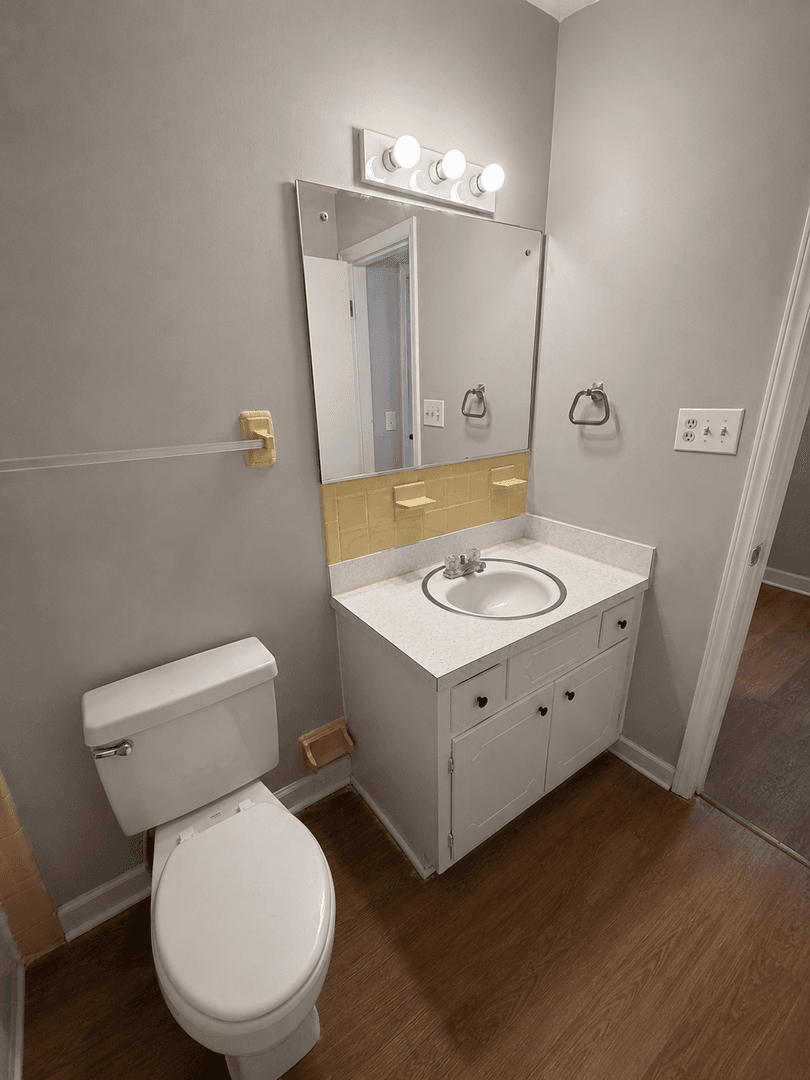 Graham Apartment: 209 E McAden St - G