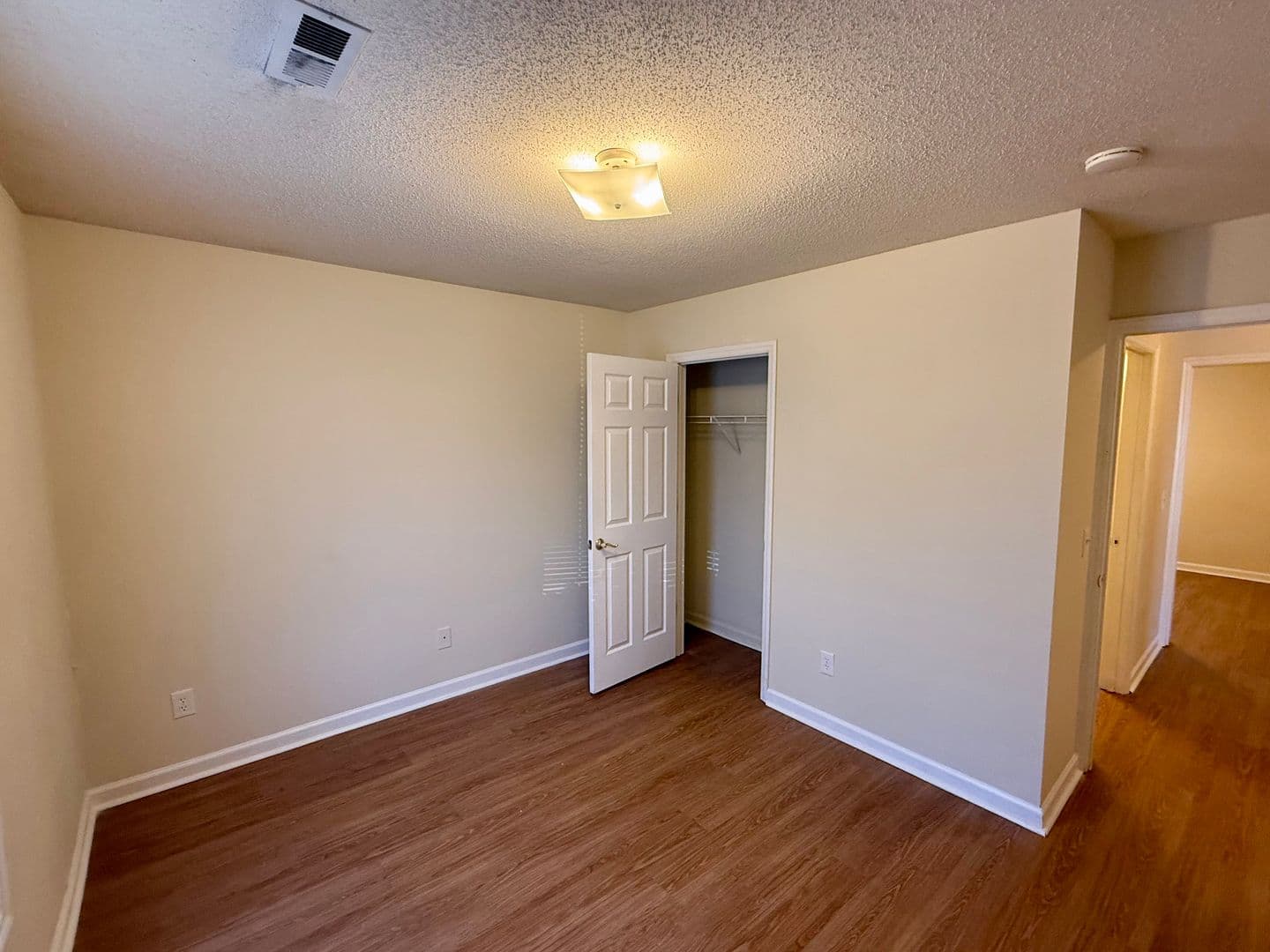 Graham Apartment: 614 East Parker St - J