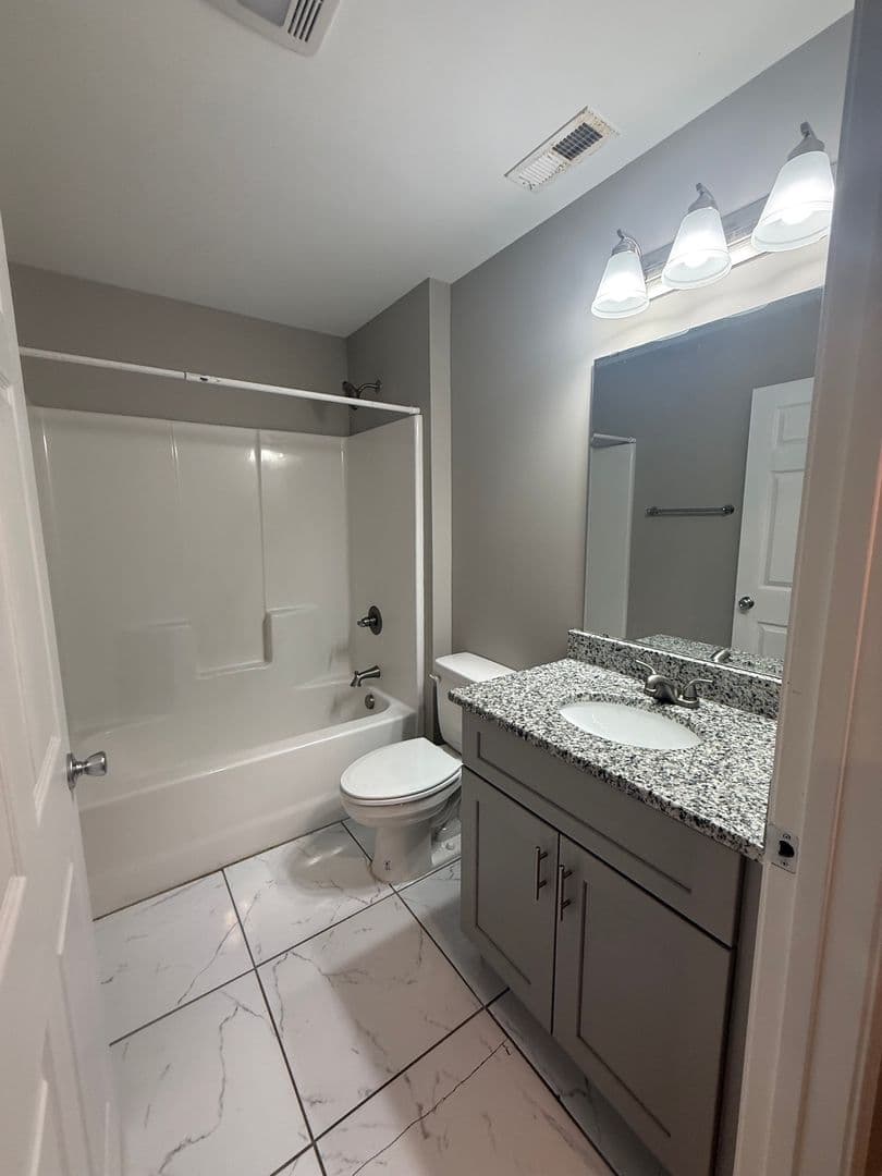 Graham Apartment: 317 E. GILBREATH STREET