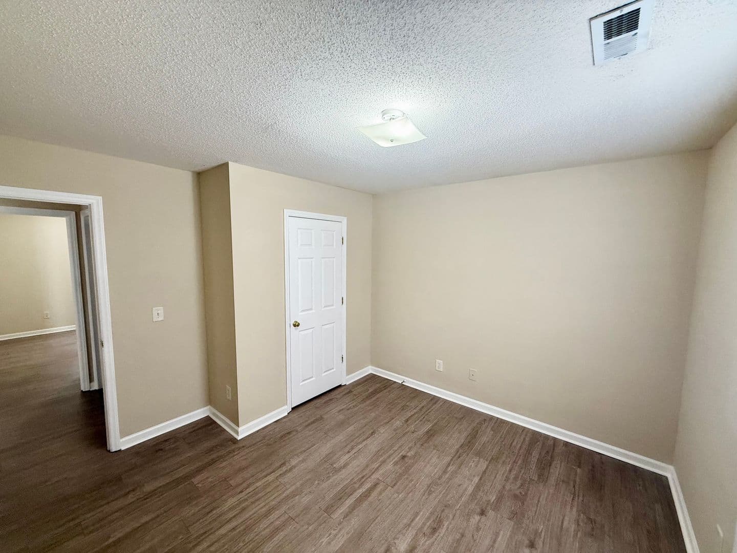Graham Apartment: 614 East Parker St - Q