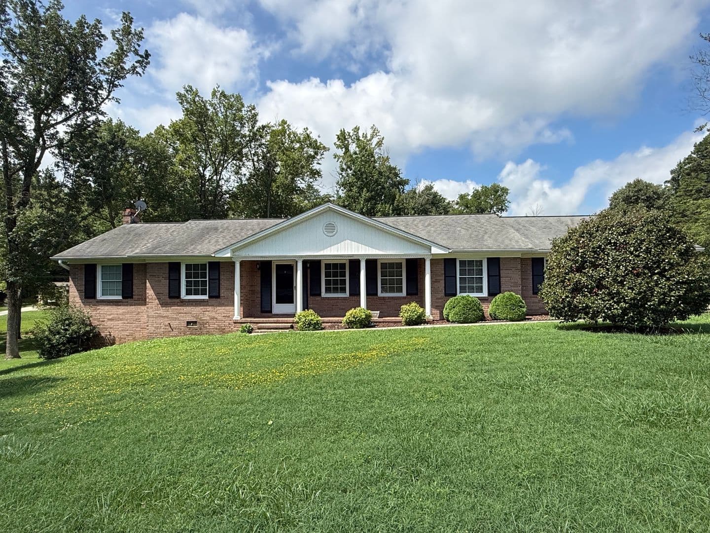 Burlington House: 3562 Durham St Ext