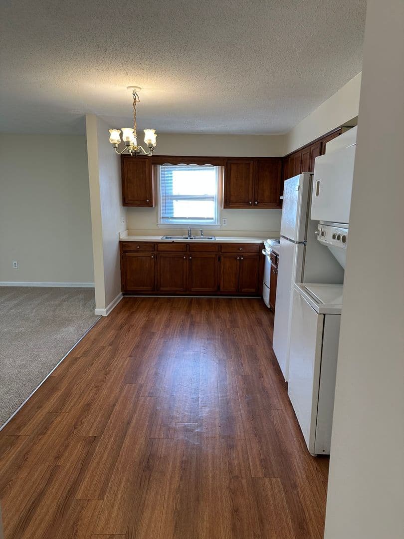 Burlington Apartment: 105 Glenwood Ave