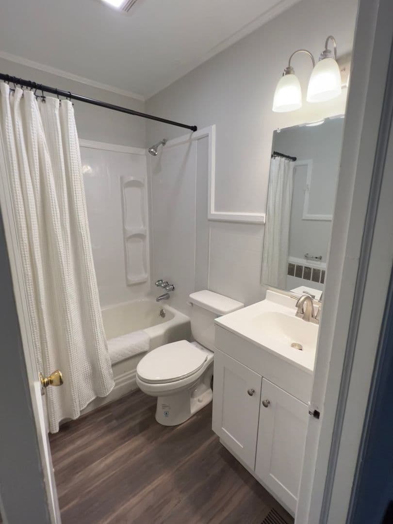 Graham Apartment: 515 N. MAIN STREET #1-4
