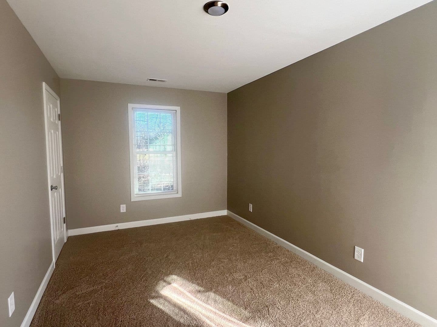 Graham Apartment: 317 E. GILBREATH STREET