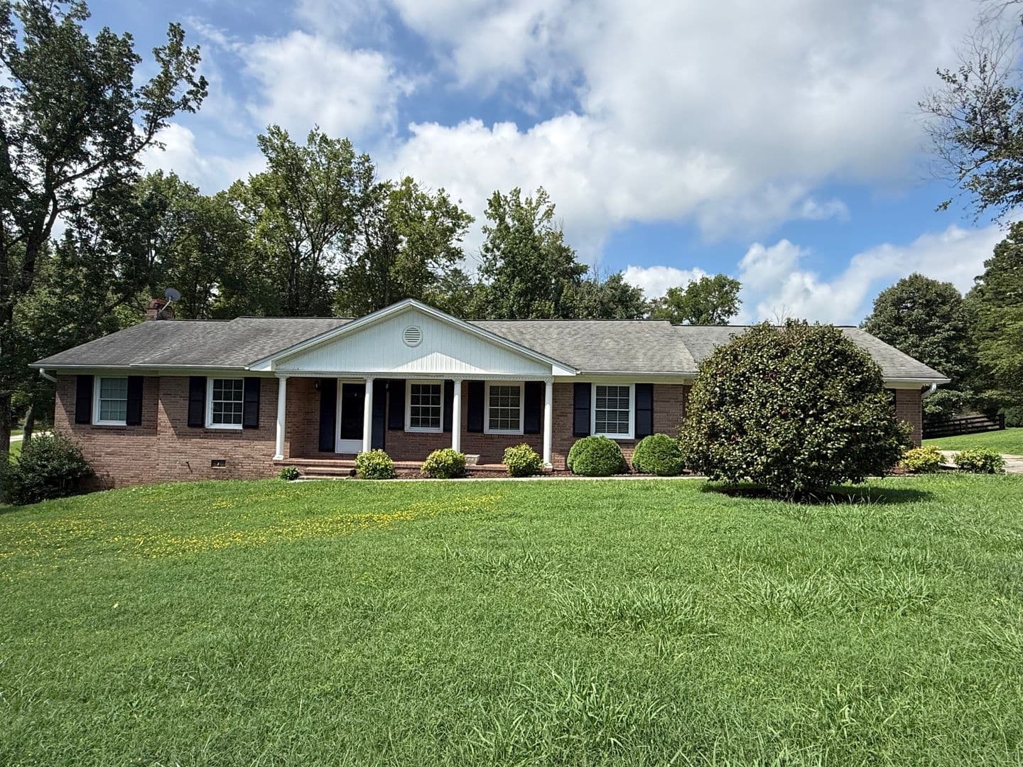 Burlington House: 3562 Durham St Ext