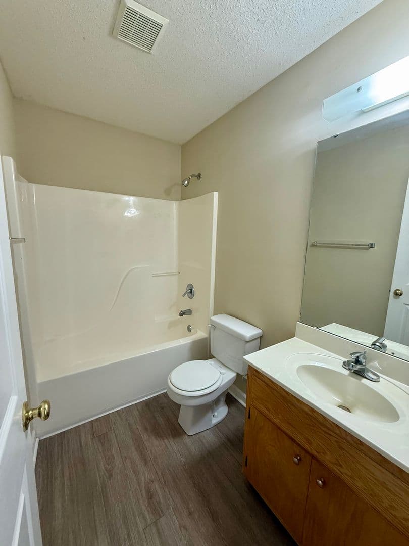 Graham Apartment: 614 East Parker St - Q