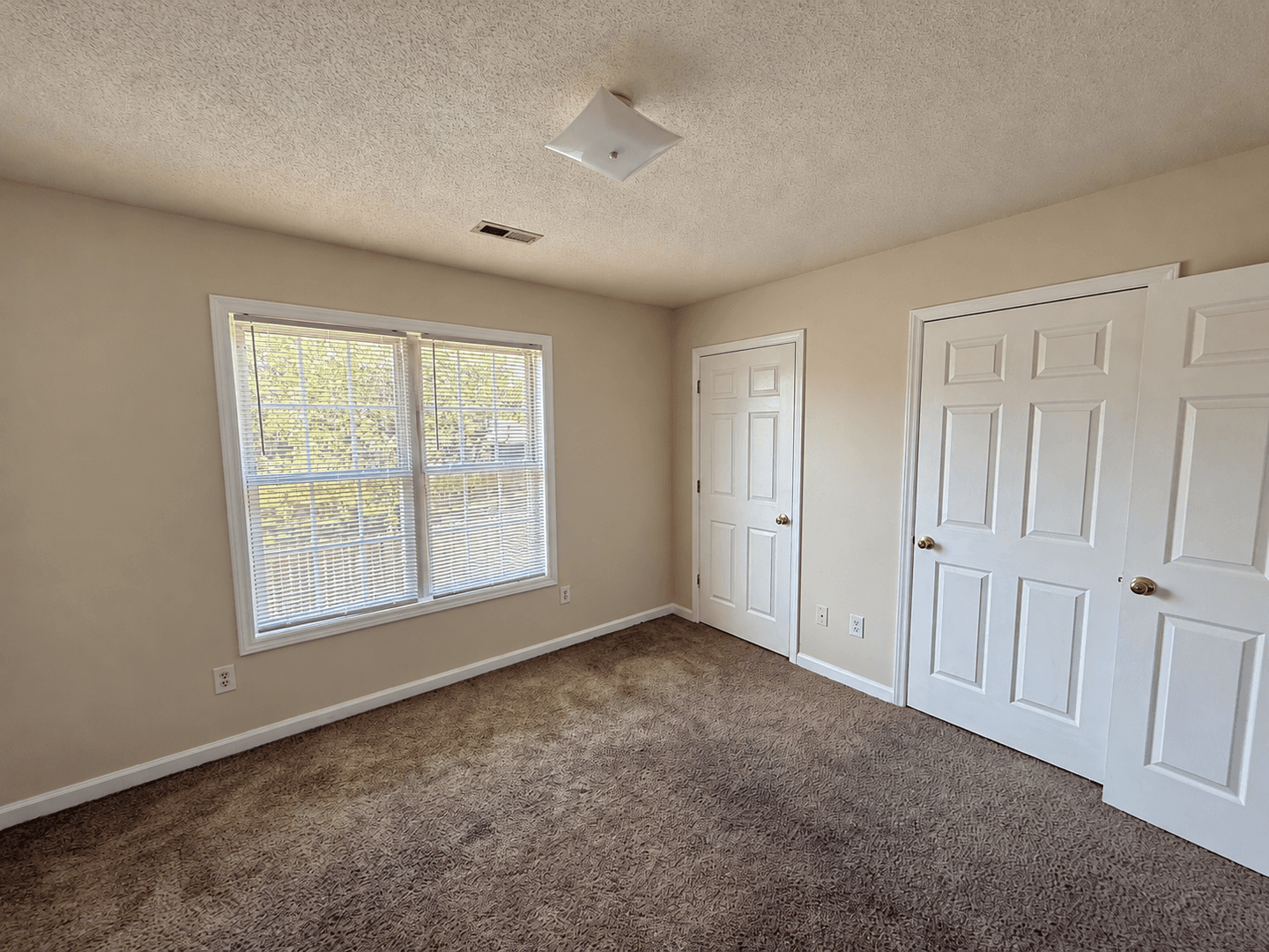 Graham Apartment: 614 East Parker St - D
