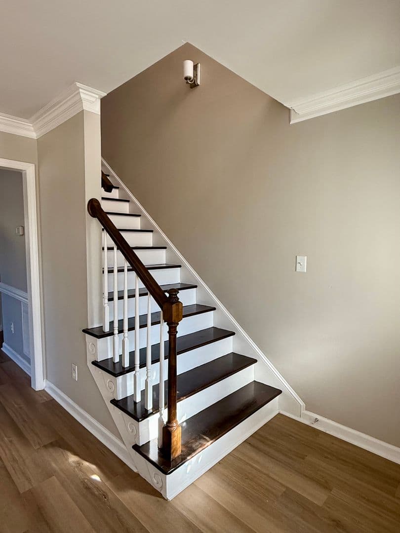Elon House: 820 Westwood Dr