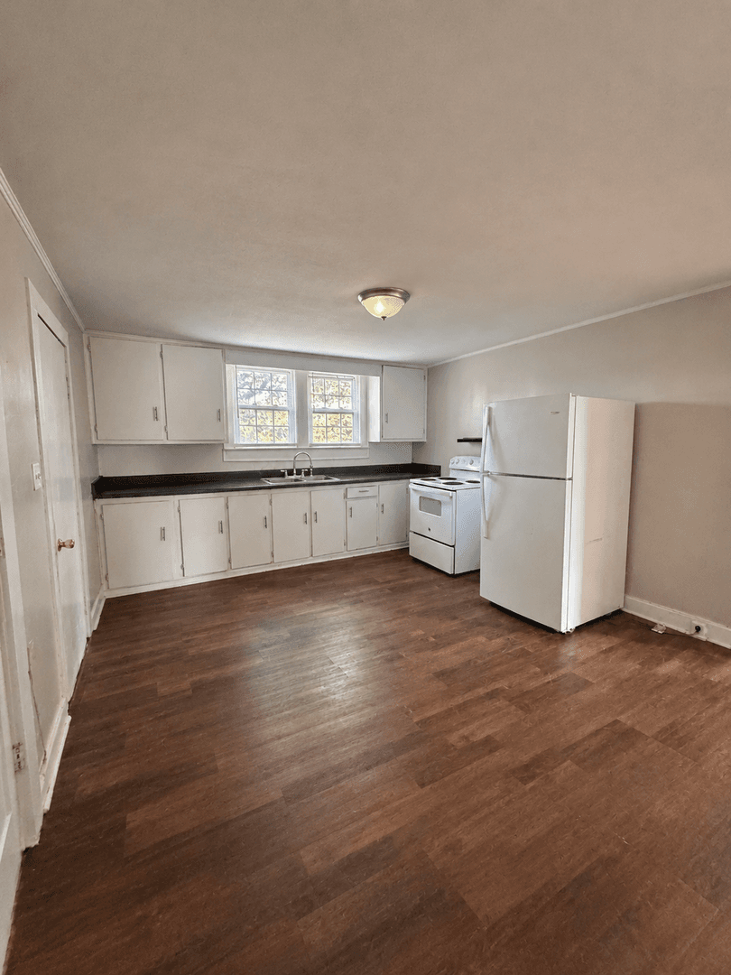 Graham House: 912 N Main St
