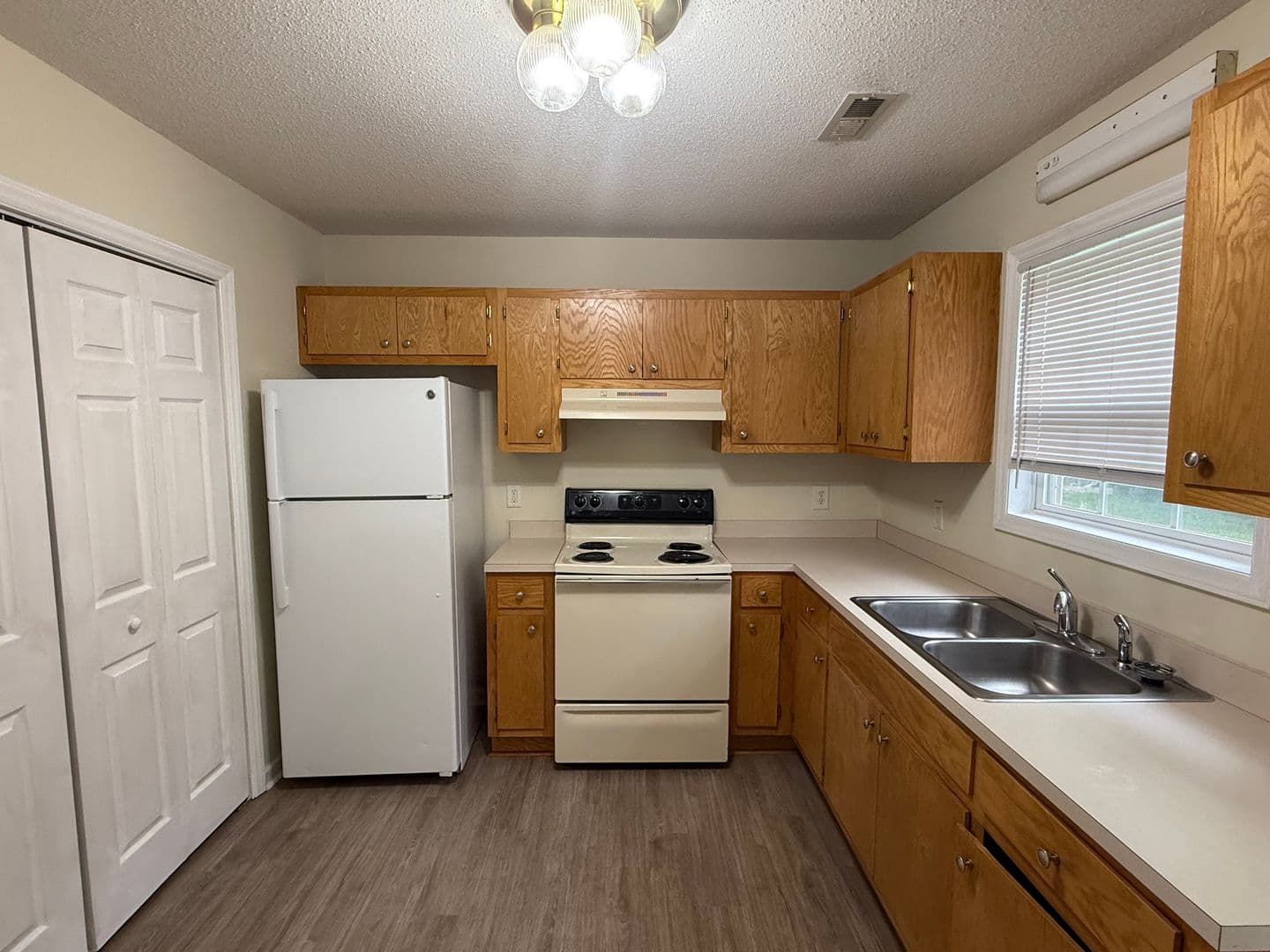 Graham Apartment: 614 East Parker St - Q