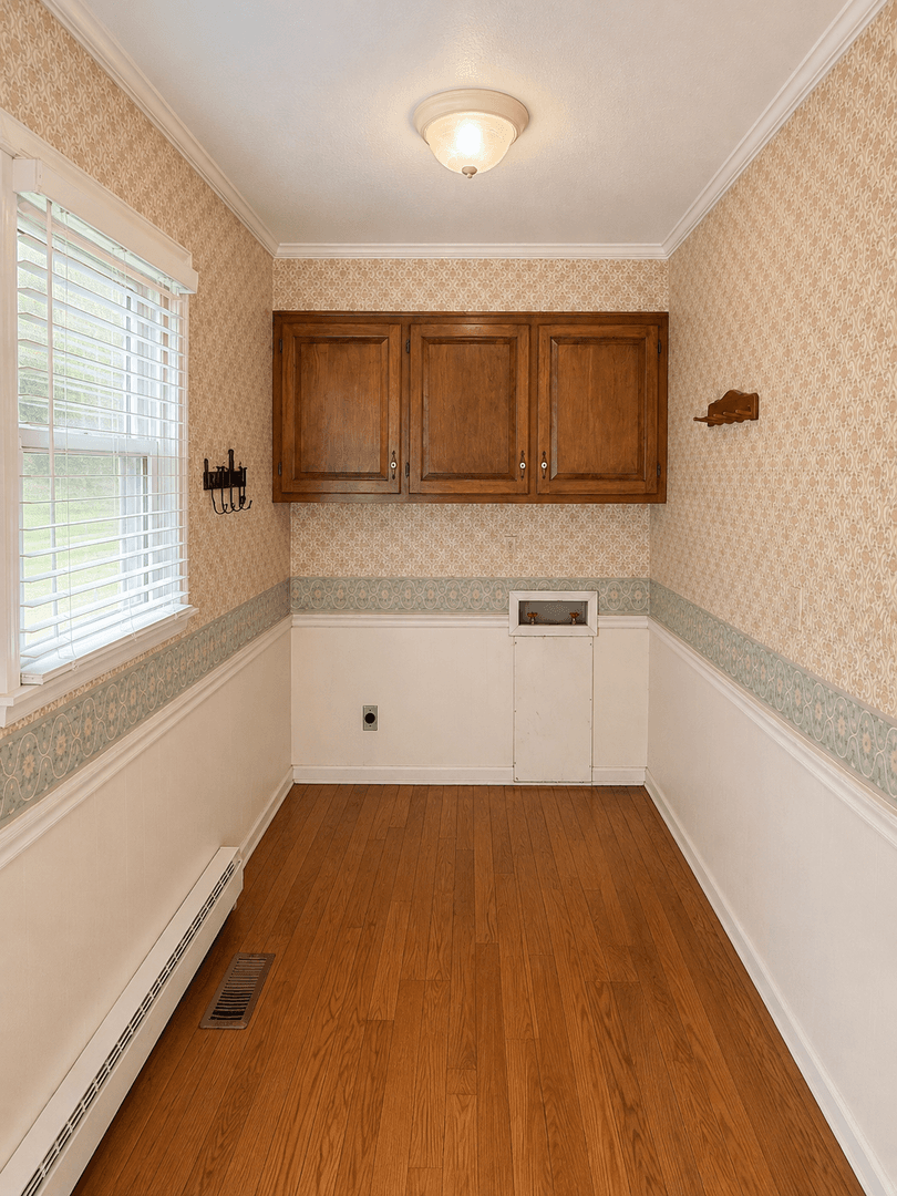 Burlington House: 3562 Durham St Ext
