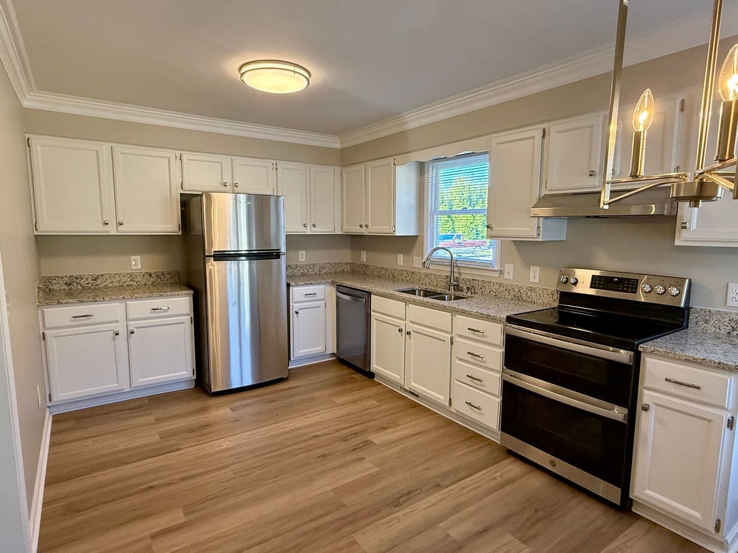 Elon House: 820 Westwood Dr