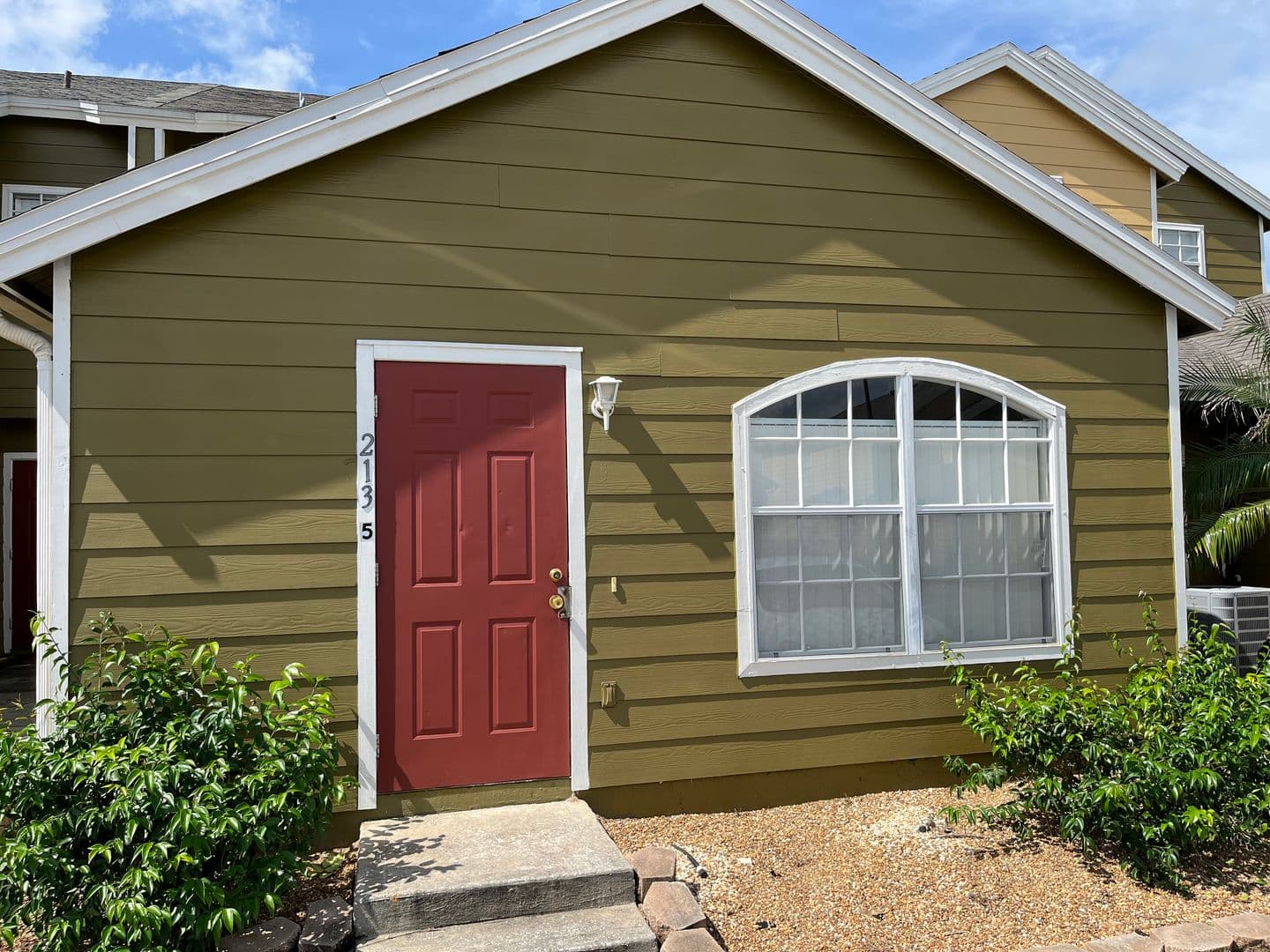 Davenport Apartment: 213 Washington Palm Loop, Unit #5