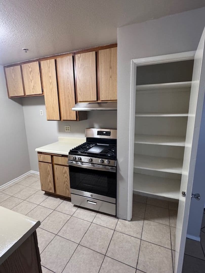 Sun Valley Apartment: 7817 Vineland Avenue