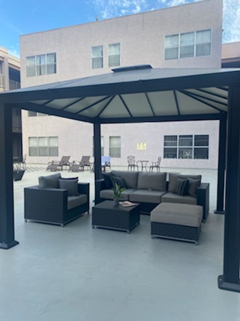 Los Angeles Apartment: 5332 Russell Avenue
