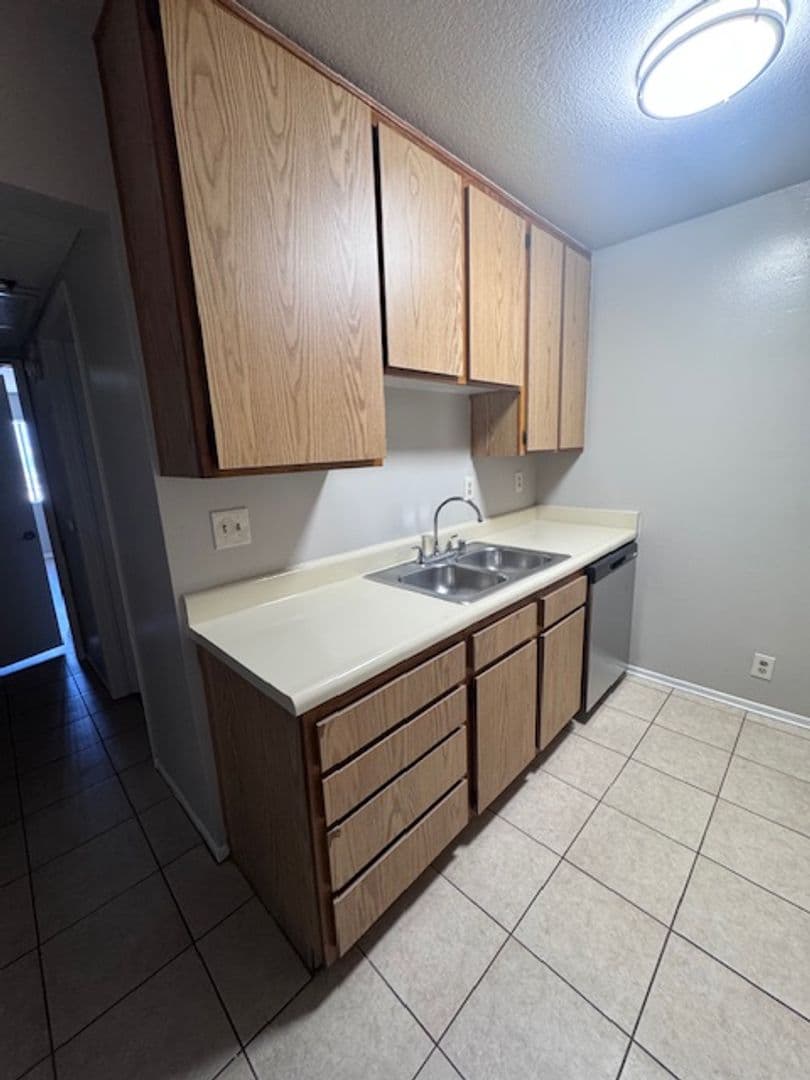 Sun Valley Apartment: 7817 Vineland Avenue
