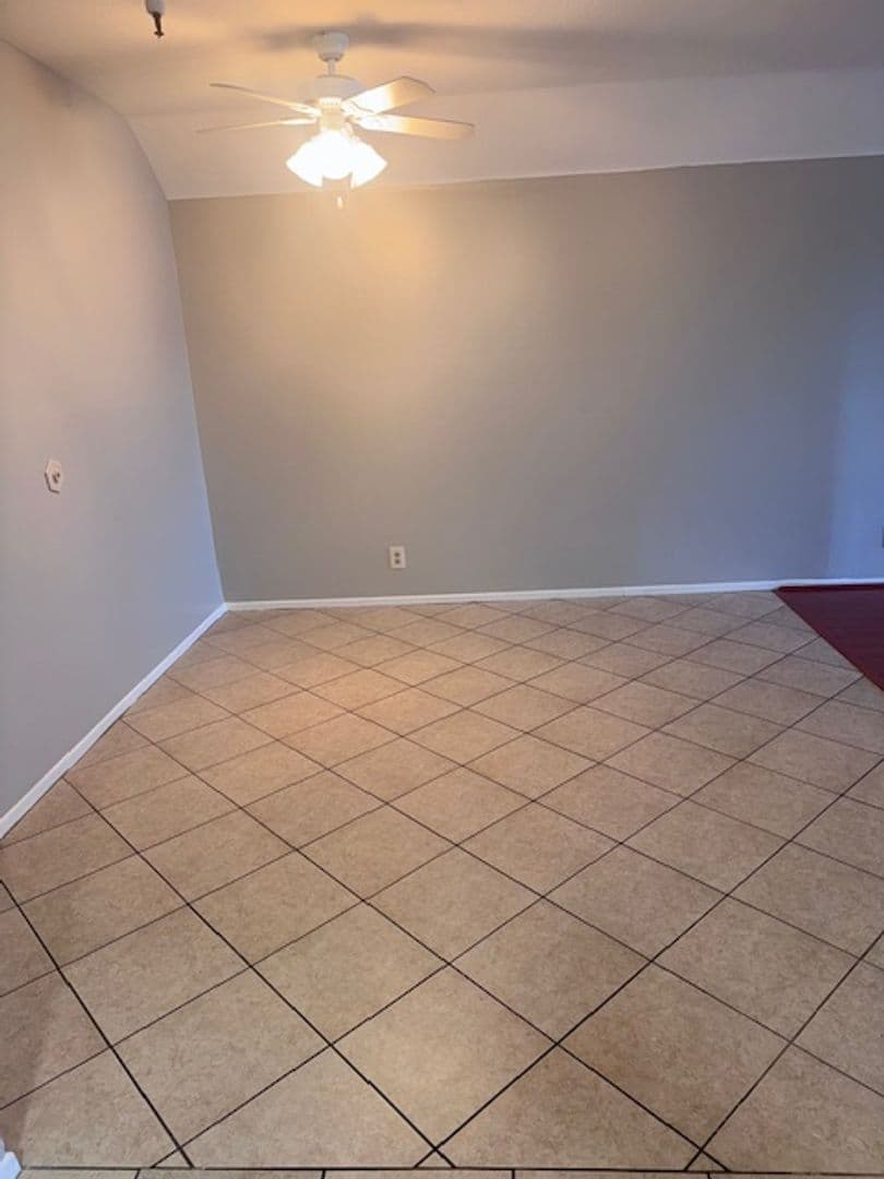 Sun Valley Apartment: 7817 Vineland Avenue