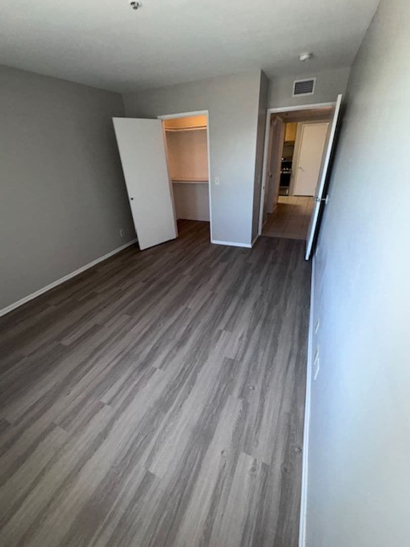 Sun Valley Apartment: 7817 Vineland Avenue