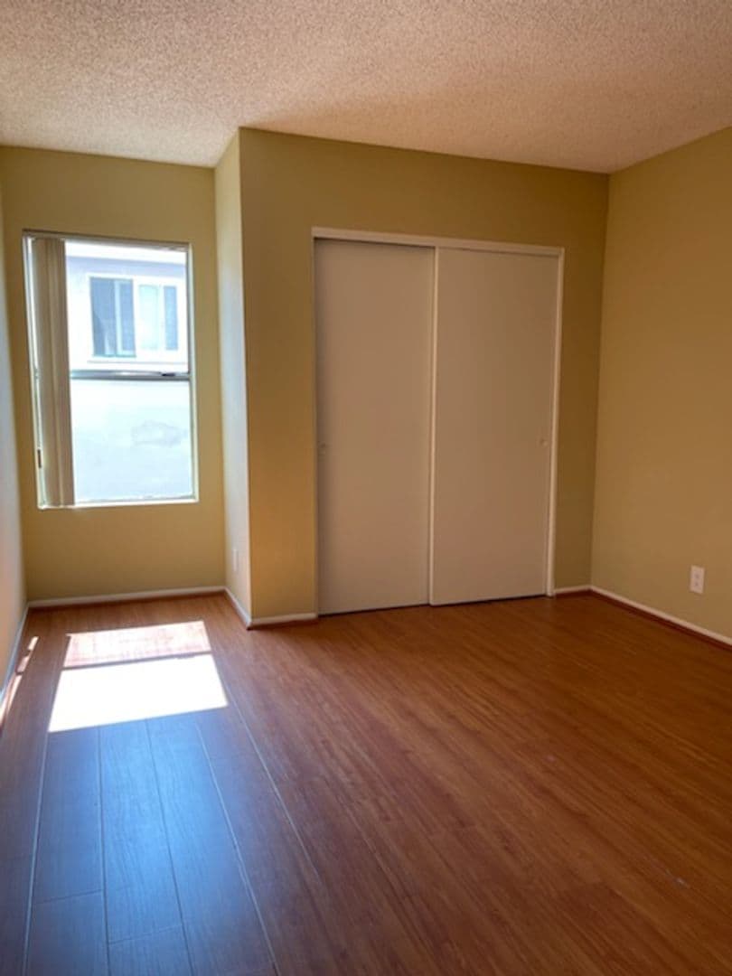 Los Angeles Apartment: 5332 Russell Avenue