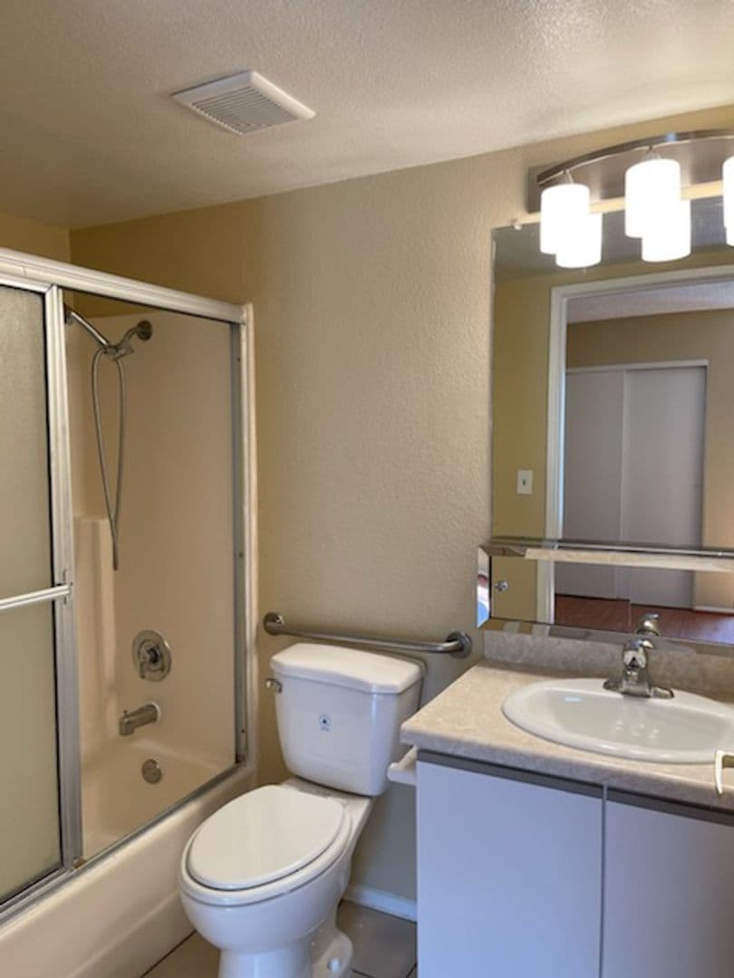 Los Angeles Apartment: 5332 Russell Avenue