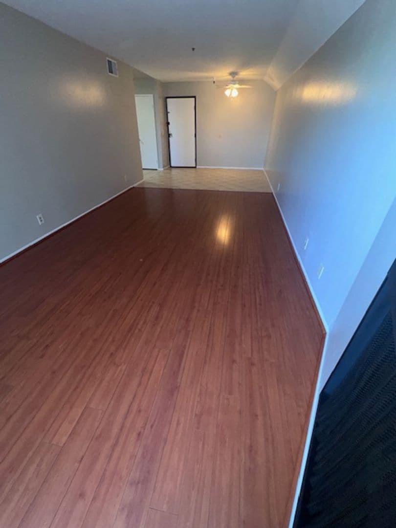 Sun Valley Apartment: 7817 Vineland Avenue