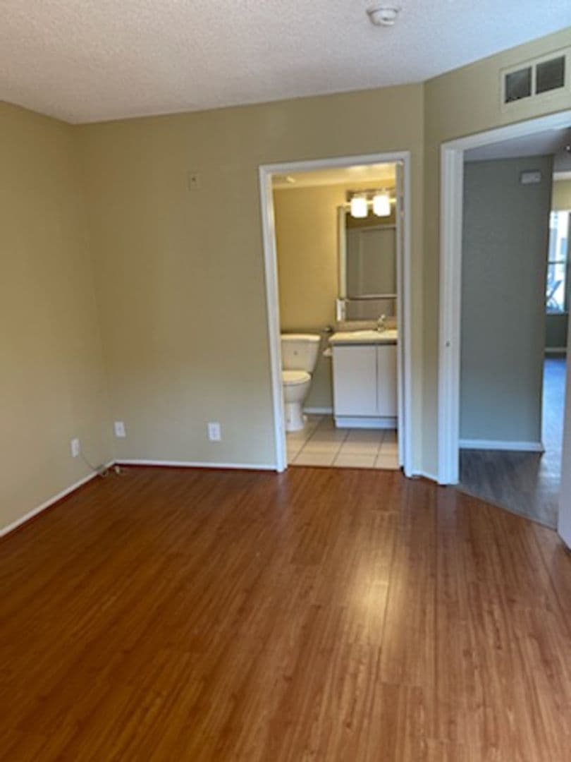 Los Angeles Apartment: 5332 Russell Avenue