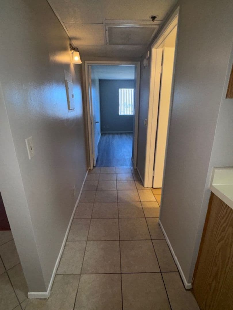 Sun Valley Apartment: 7817 Vineland Avenue