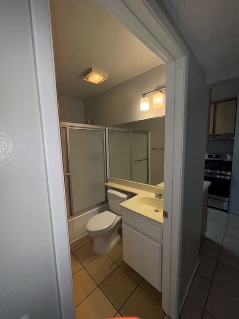 Sun Valley Apartment: 7817 Vineland Avenue