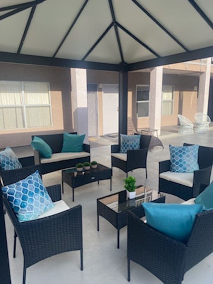 Los Angeles Apartment: 5332 Russell Avenue