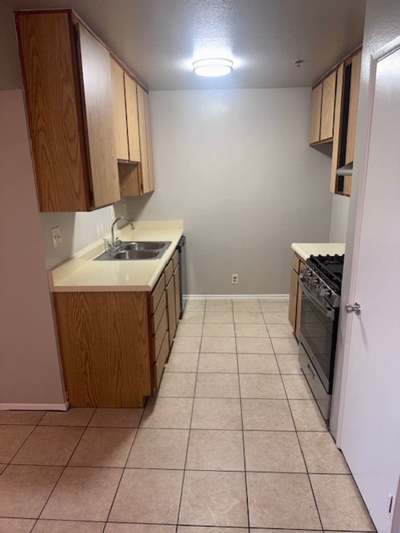 Sun Valley Apartment: 7817 Vineland Avenue