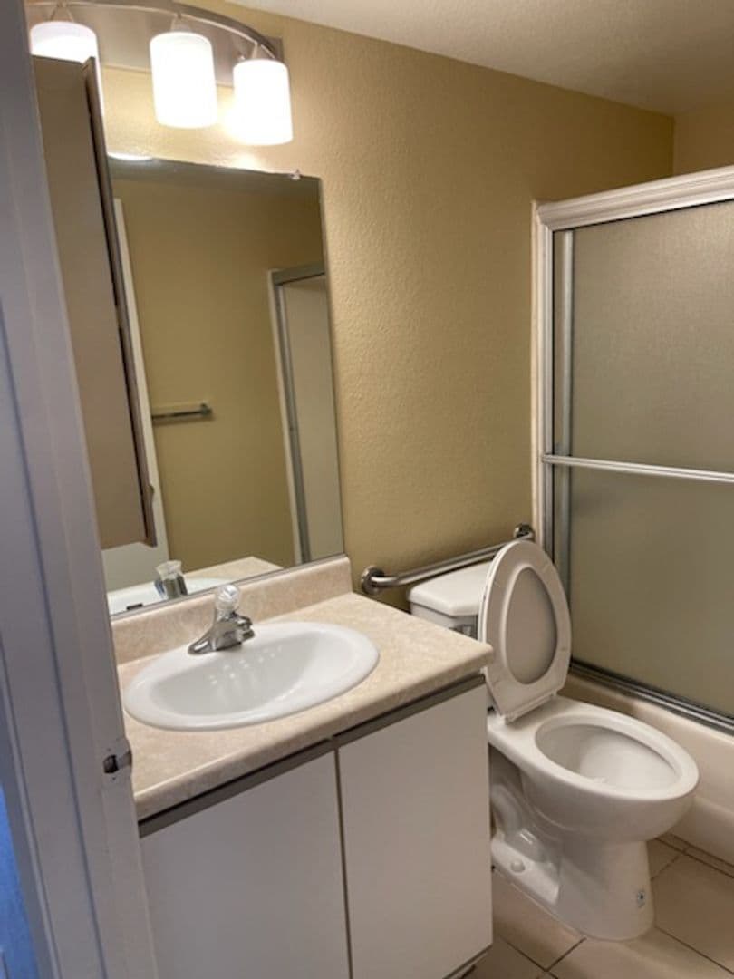 Los Angeles Apartment: 5332 Russell Avenue