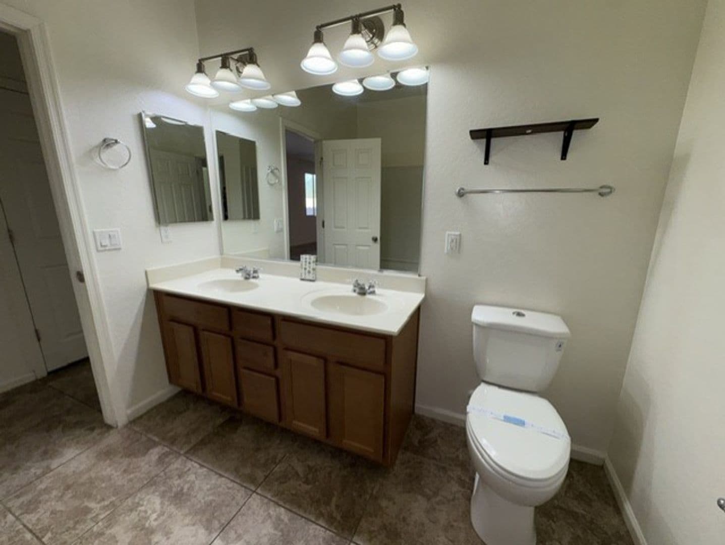 Glendale House: 13004 W. Fleetwood Lane
