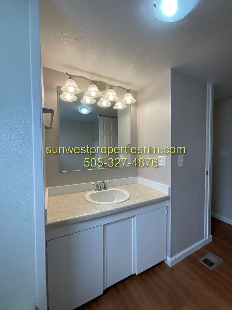 Farmington House: 1608 El Redondo Cir.
