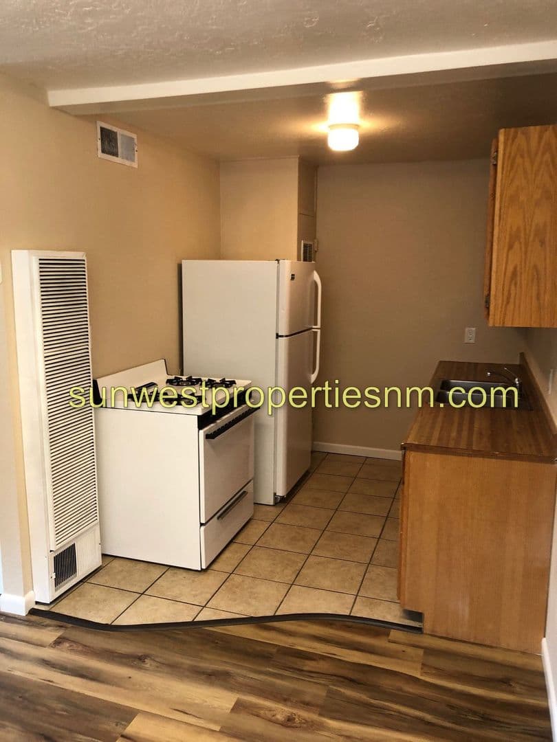 Farmington Apartment: 1011 E. Navajo