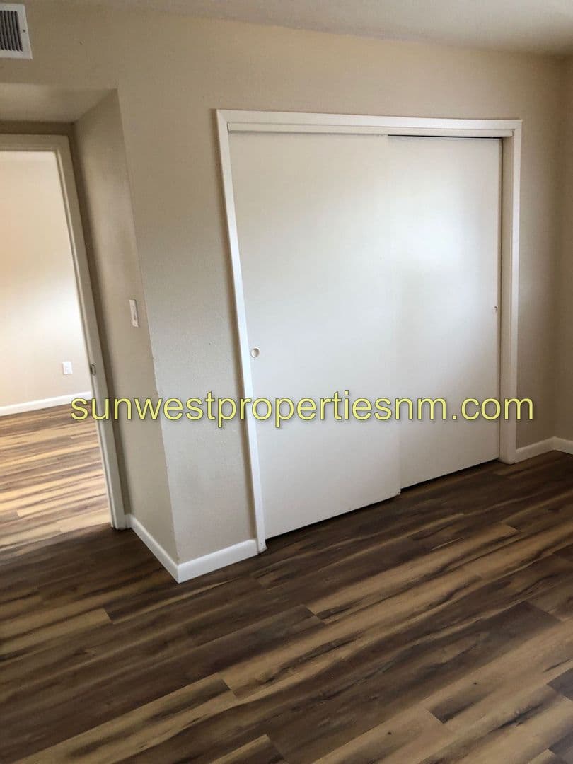 Farmington Apartment: 1011 E. Navajo