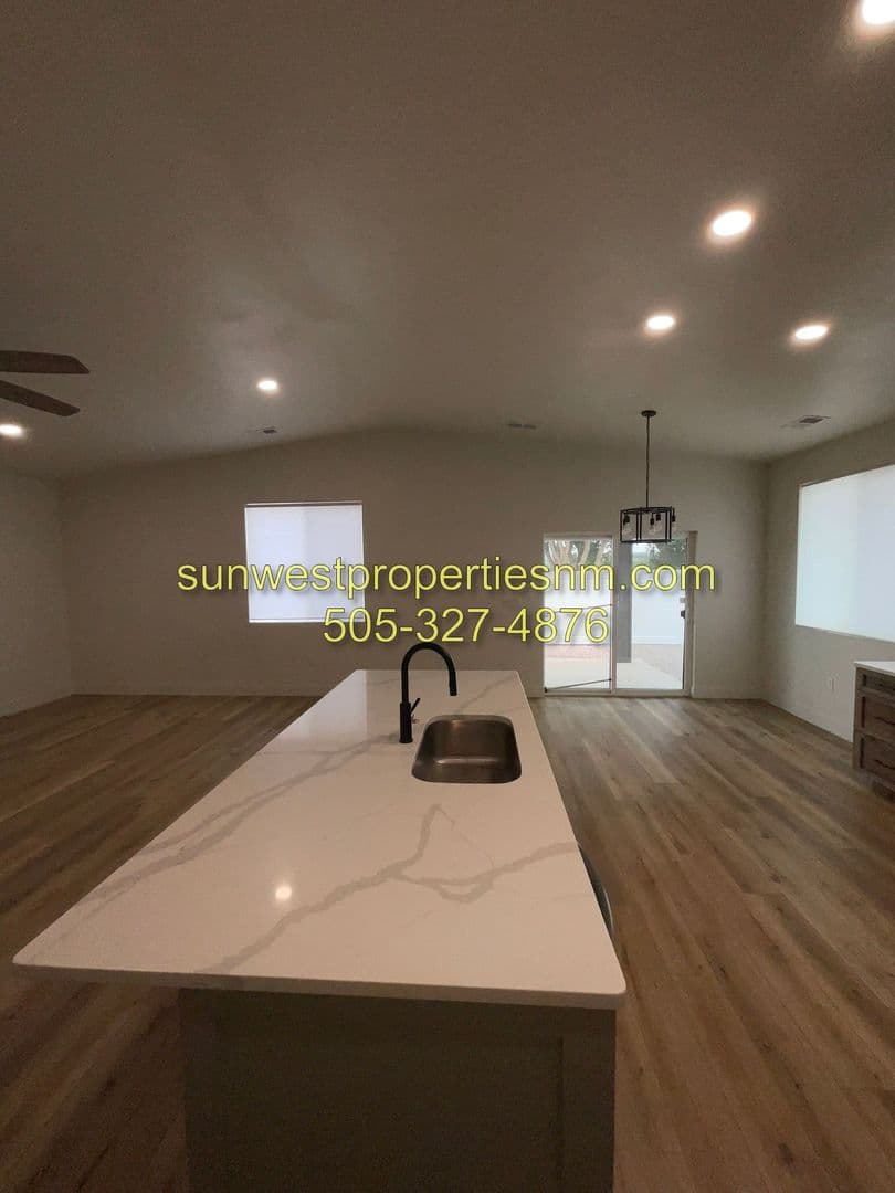 Farmington House: 5600 The Greens Ct.