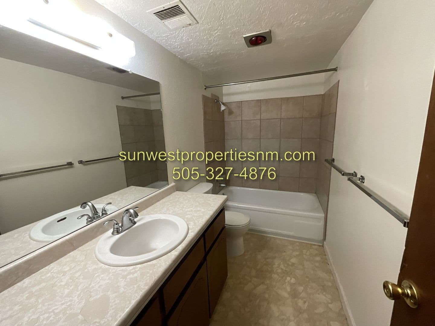 Flora Vista Apartment: 835 HWY 516