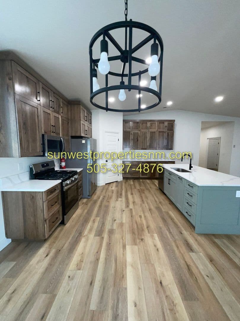 Farmington House: 5600 The Greens Ct.