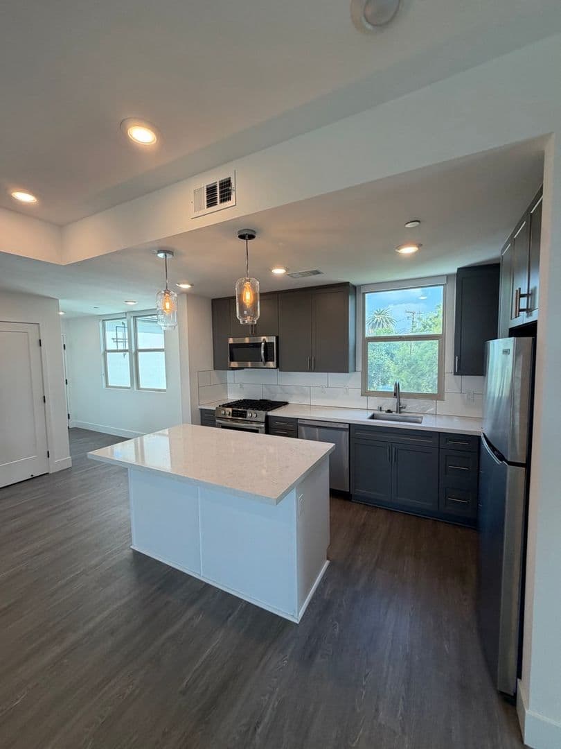 Whittier Apartment: 8115 Via Alta