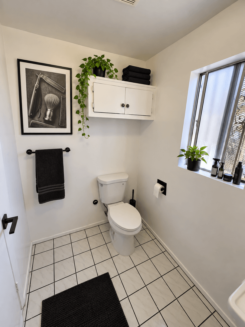 South Gate Apartment: 13501 Paramount Blvd