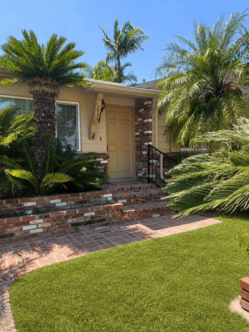 Whittier House: 13736 Cornishcrest Dr